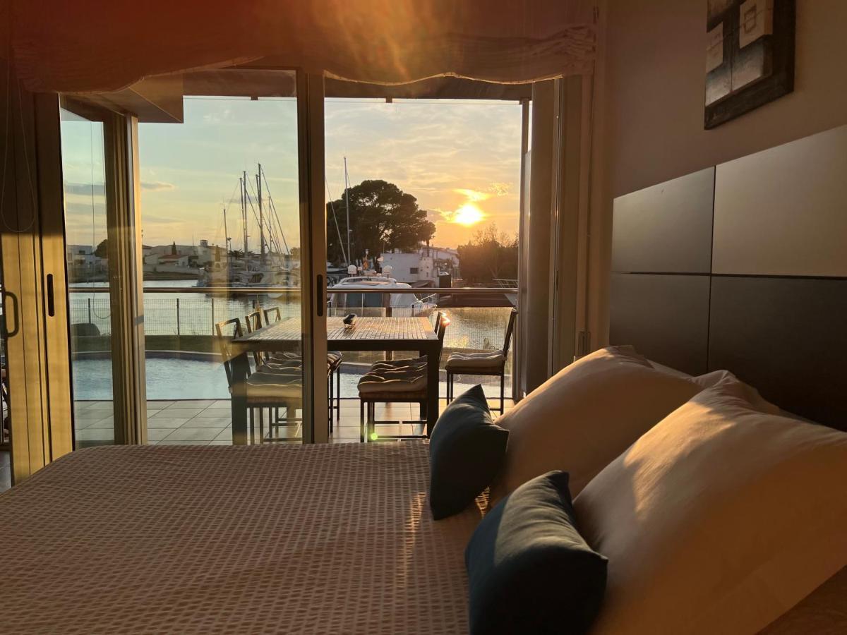 Blau Apartamento Frente A Los Canales Y Las Puestas De Sol De Росес Екстериор снимка