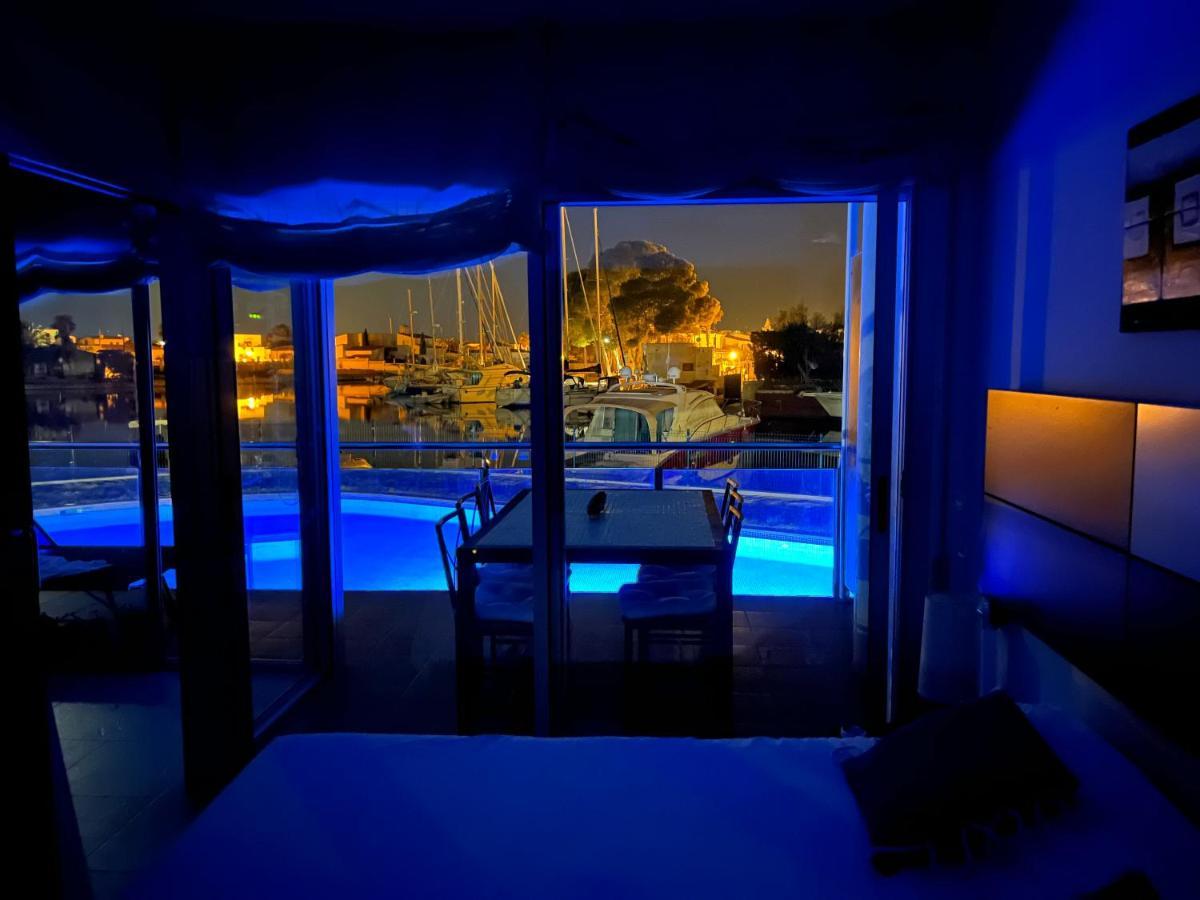 Blau Apartamento Frente A Los Canales Y Las Puestas De Sol De Росес Екстериор снимка