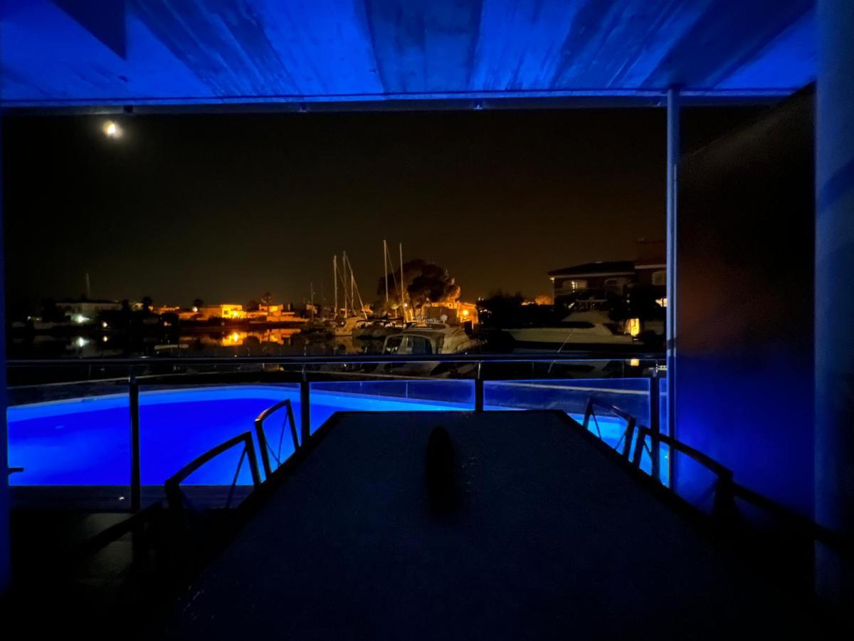 Blau Apartamento Frente A Los Canales Y Las Puestas De Sol De Росес Екстериор снимка