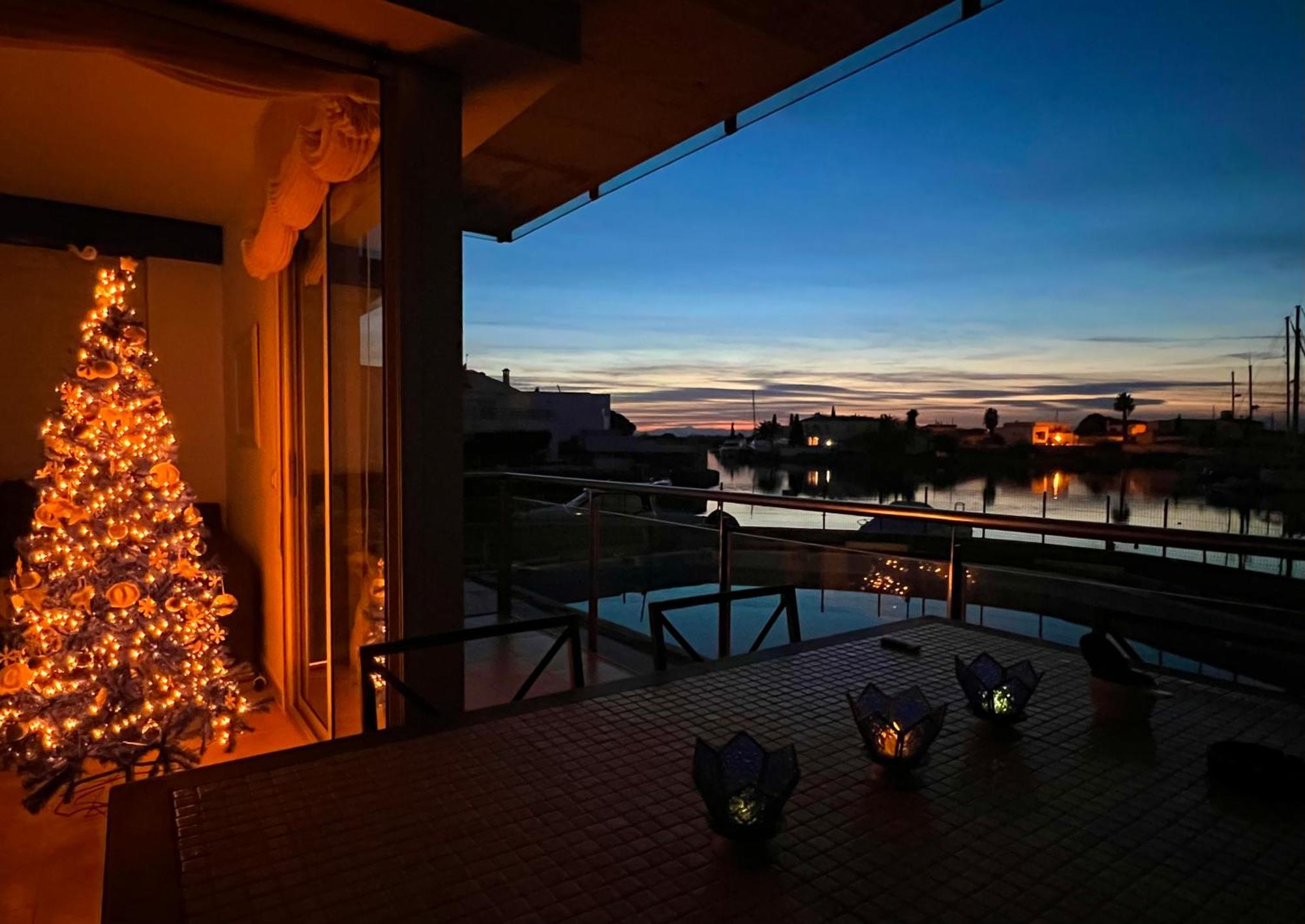 Blau Apartamento Frente A Los Canales Y Las Puestas De Sol De Росес Екстериор снимка