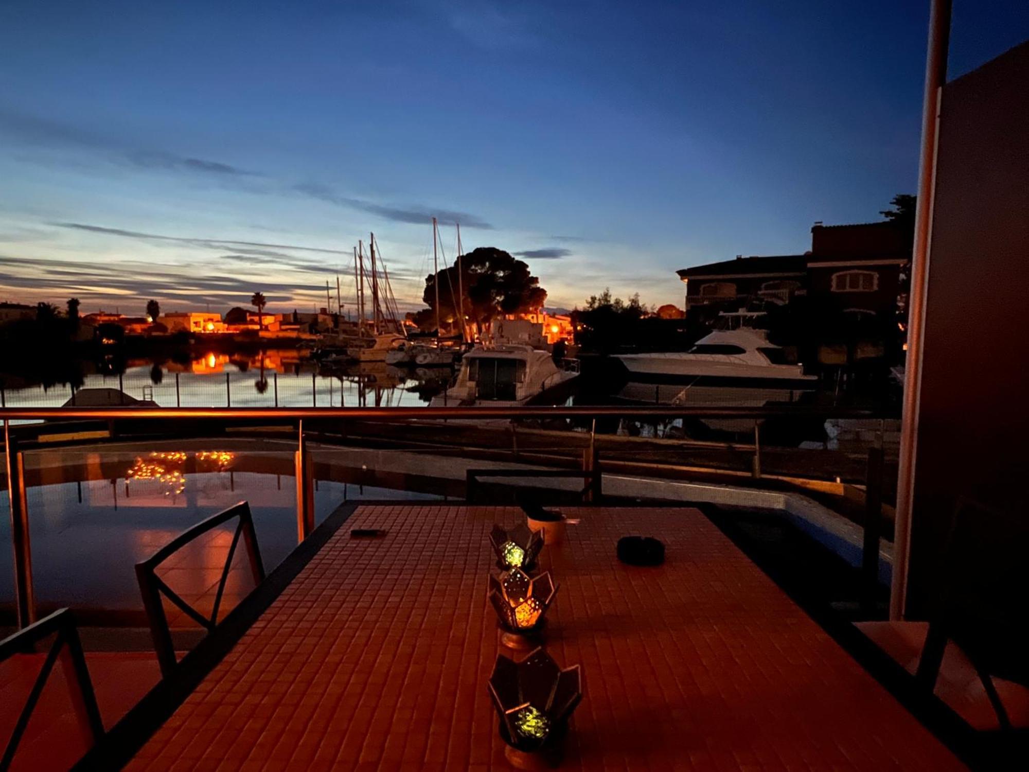 Blau Apartamento Frente A Los Canales Y Las Puestas De Sol De Росес Екстериор снимка
